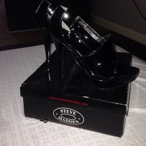 Black Steve Madden heels