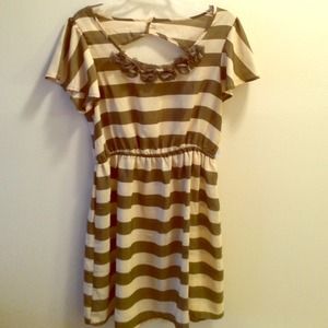 NWT Green & Creme dress with floral detail size L