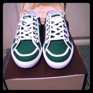 Men's LV 9.5 100% Authentic