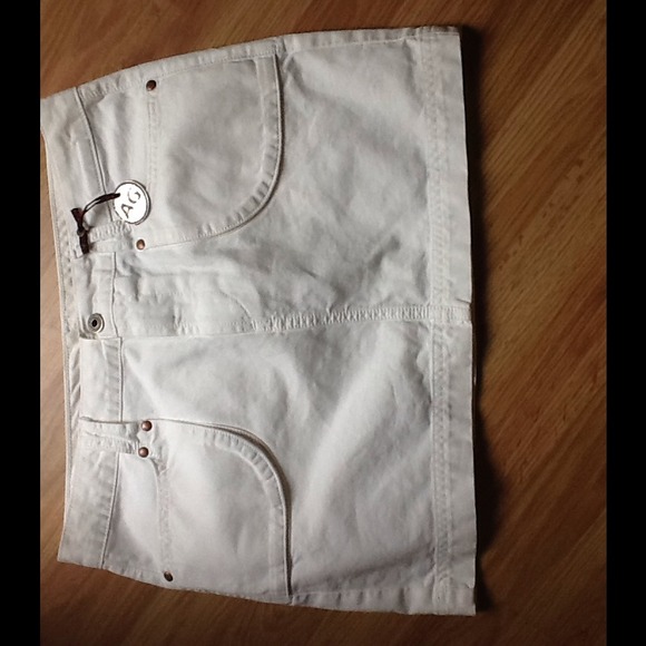 AG Adriano Goldschmied White Mini Skirt SZ 30 NWT! - Picture 1 of 2