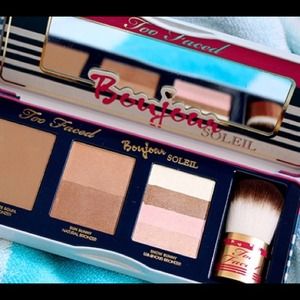 ‼️sold‼️Bronzing wardrobe too faced Bonjour Soleil
