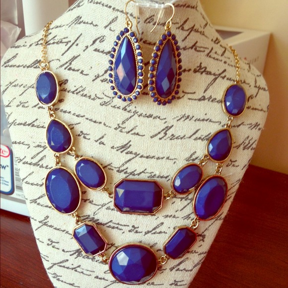 💎Gorgeous necklace with very pretty earrings 💎