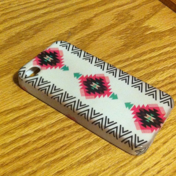 White tribal print iPhone 4 case