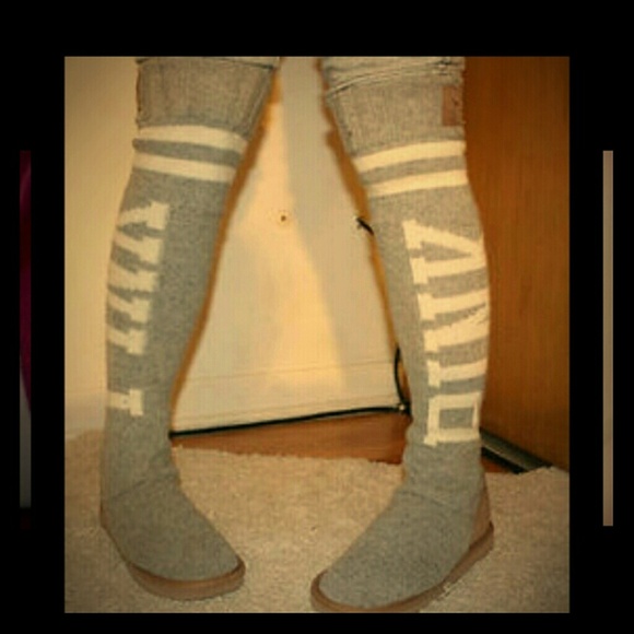 Sale today only! VS mukluks by pink