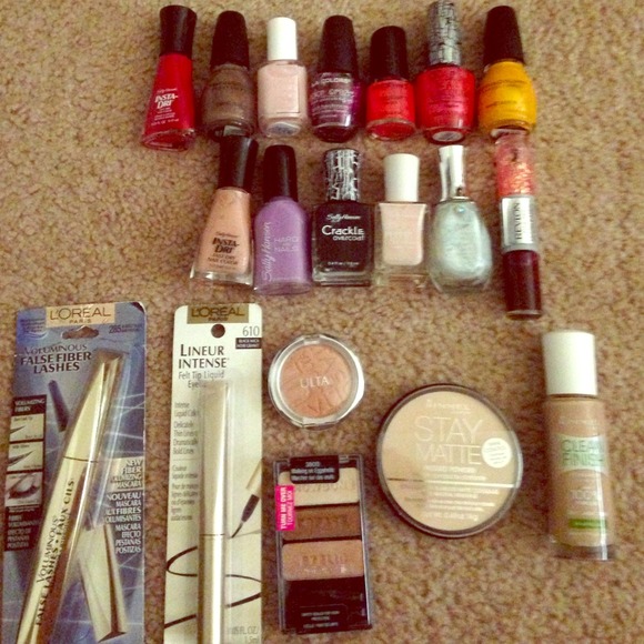 Makeup & nail polish bundle 💖