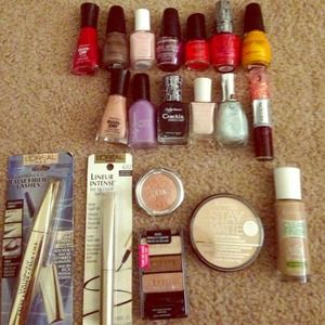 Makeup & nail polish bundle 💖