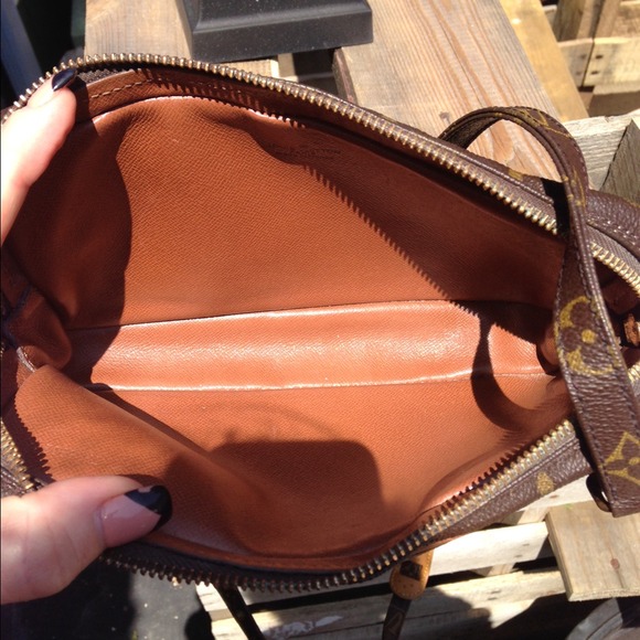 💥SOLD💥Louis Vuitton Pochette Marly Bandouliere - Picture 3 of 4