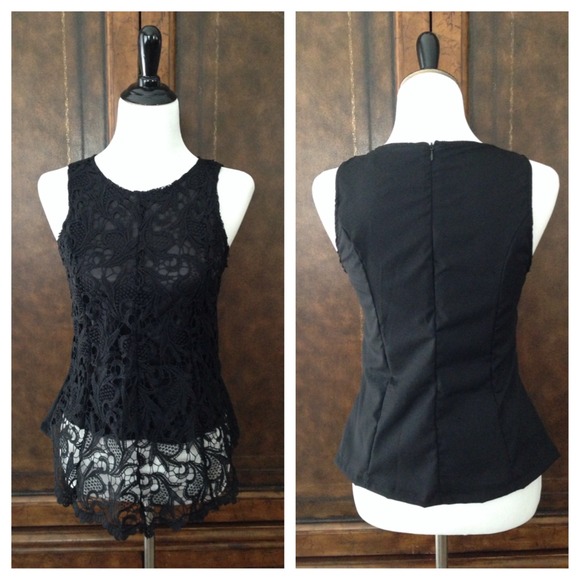 NWOT Sleeveless Crochet Top ❤️HostPick❤️ - Picture 2 of 4