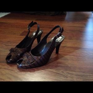 Naturalizer brown leather heels size 7 M