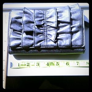 Nine&Co Ruffled metallic grey wallet
