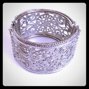 🎉HP🎉Silver Amrita Singh Cuff
