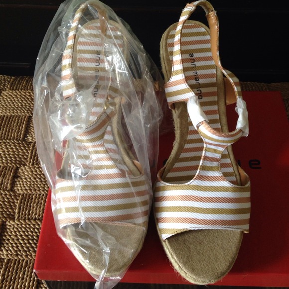 ⚡️JUST REDUCED☀️SALE💢 Spring/Summer sandals🎉 - Picture 3 of 4