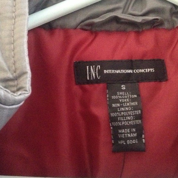 Men's Vest - Picture 2 of 3