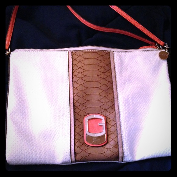 SOLD - Different Site- 🌼Cute Guess Purse 🌼