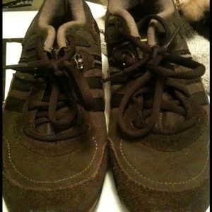 Girls/womens Adidas sz 4