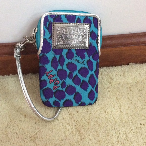 Coach Poppy Wristlet (Universal Case) - Picture 1 of 3