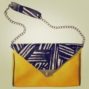 🚨FINAL REDUCTION🚨 Mossimo Citron Graphic Purse