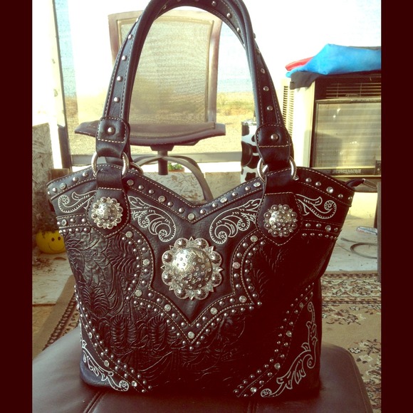 SOLD @gabi5354🌻ALL LEATHER HANDBAG AND WALLET🌻