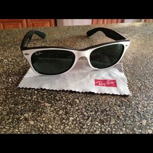 RayBan Wayfarer *HOLD*