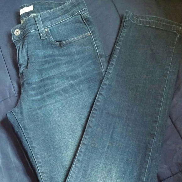 Mid Rise Skinny Levis jeans