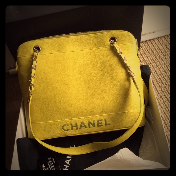 Authentic chanel caviar leather shoulder tote bag