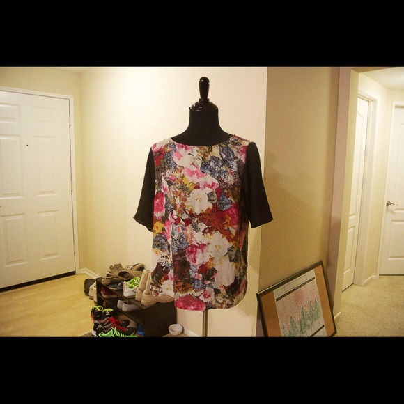 NWOT Floral Top