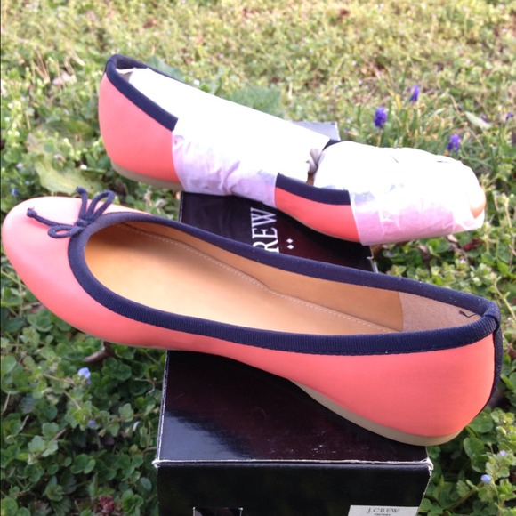 ⭐️SOLD⭐️Women's j. Crew classic trim ballet flats - Picture 3 of 4