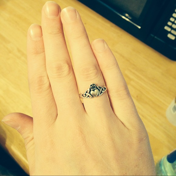 Silver Irish claddagh ring