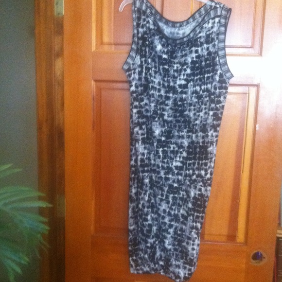 Black grey and white attractive BCBG Lg dress