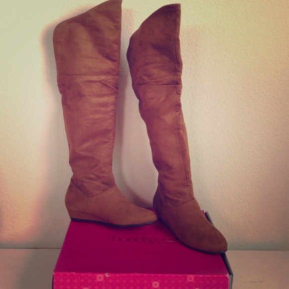 High knee boots. SHOE DAZZLE- RAIN - Picture 1 of 4