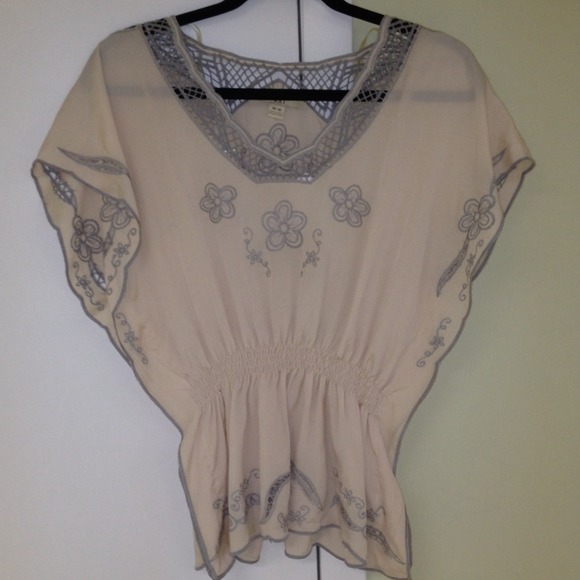 Forever 21 light peach top/ shirt with grey design