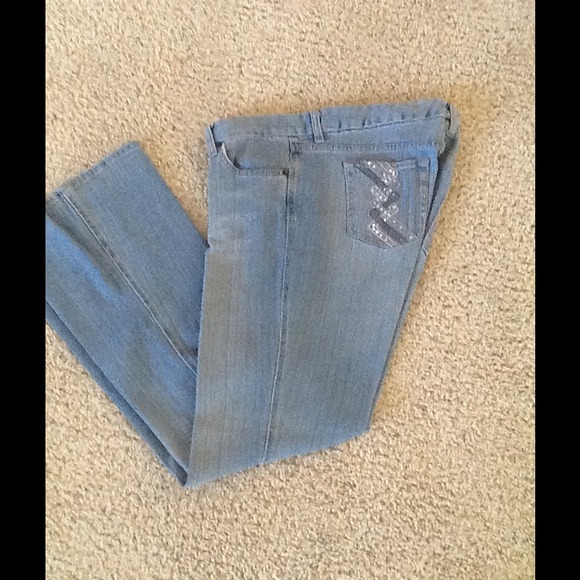 Denim Jeans with Blue Pocket Design - Picture 1 of 4