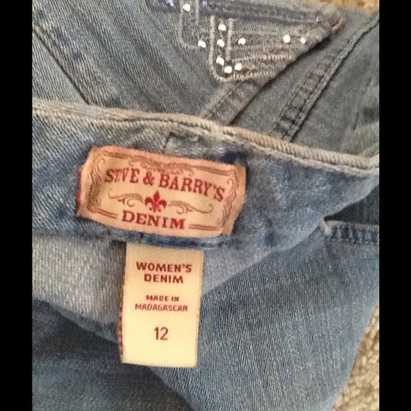 Denim Jeans with Blue Pocket Design - Picture 4 of 4