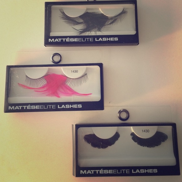 SOLD 💖 EYE LASHES 💖