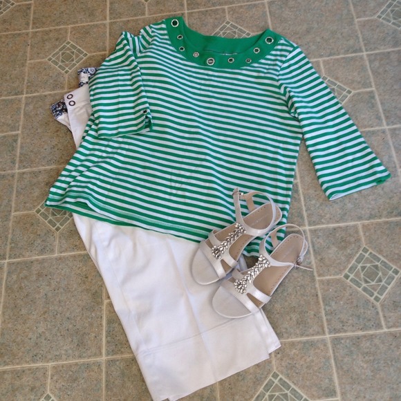 SOLD DENIM & CO KELLY GREEN AND WHITE STRIPE TOP