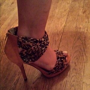 Leopard/Cheetah shoe! Love this shoe, but too big