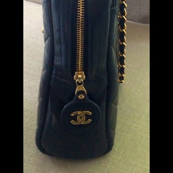💥💥💥💥 PRICE CUT! Authentic Chanel shoulder Bag. - Picture 2 of 4