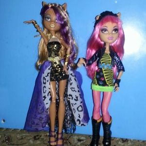 2 Monster high dolls