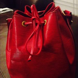 Louis Vuitton Noe drawstring bucket bag Red