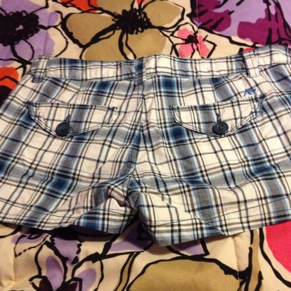 Blue plaid shorts - Picture 2 of 2