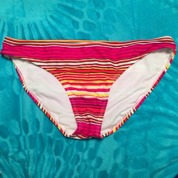 Striped bikini - Picture 3 of 4