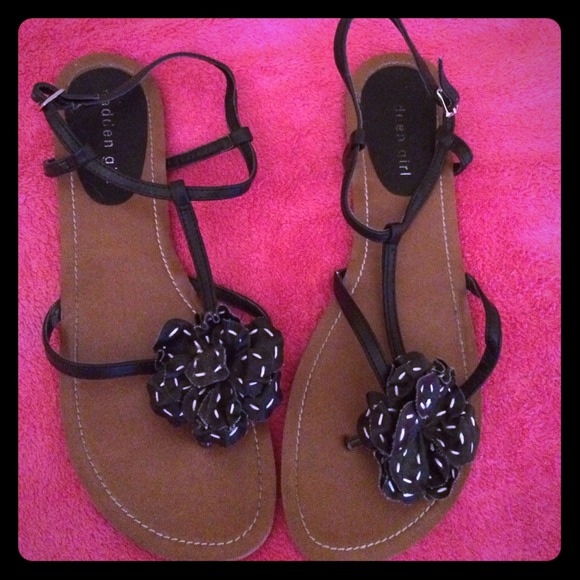 Steve Madden Shoes - Madden girl sandals 🌸
