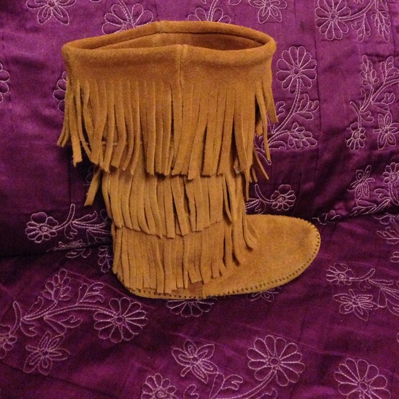 Authentic Minnetonka Fringe Boots - Picture 1 of 4