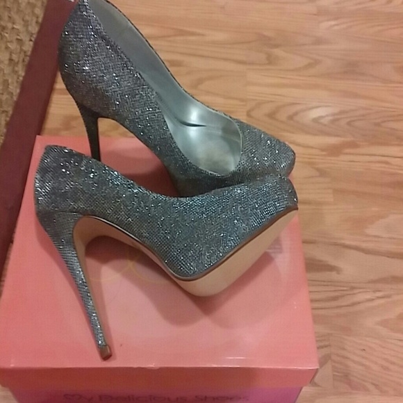 delicious  Shoes - Glitzy sparkling silver platform heels