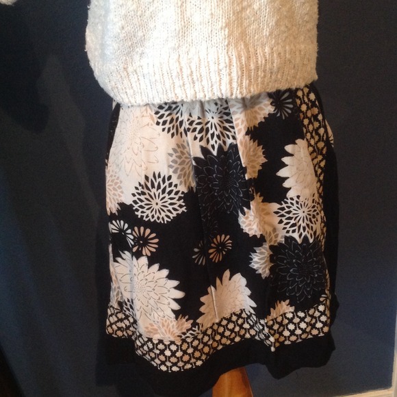 BUNDLED! Printed "wrap" skirt - Picture 2 of 4