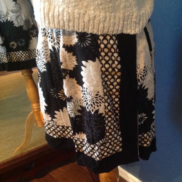 BUNDLED! Printed "wrap" skirt - Picture 3 of 4