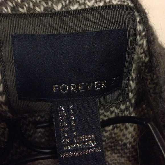 ❌❌SOLD❌❌Gray and White Forever 21 Cardigan - Picture 3 of 3