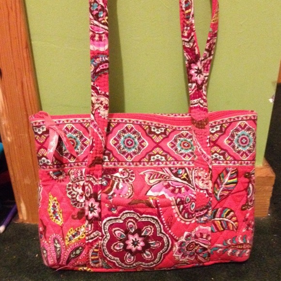 Authentic Vera Bradley pocketbook ✨💕