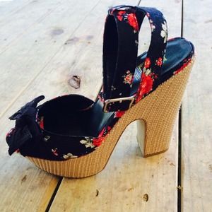 Decree Marin Floral Sandals
