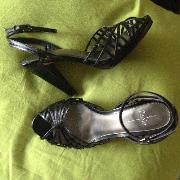 Linea Paolo strappy sandal